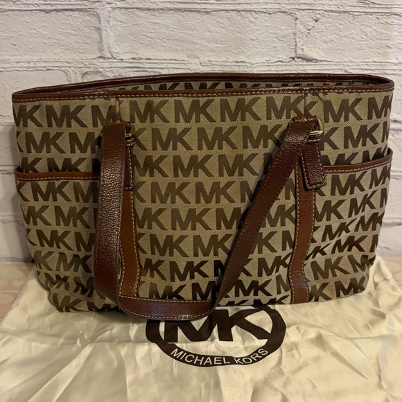 Michael Kors Shoulder Bag - Picture 1 of 13